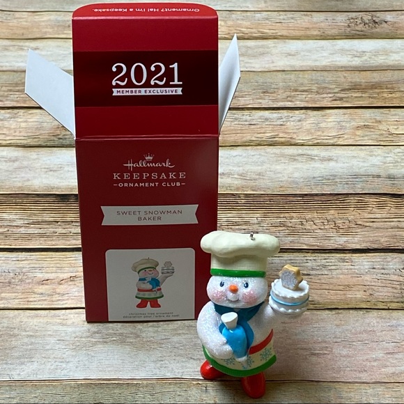 Hallmark Keepsake Ornament Club 2021 Sweet Snowman Baker NWT - Picture 2 of 9